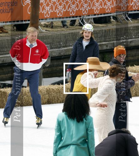 Dokkum 27 april 2026
Koningsdag is dit jaar in Dokkum . Namens de koninklijke familie zijn aanwezig : Koning Willem Alexander Koningin Maxima Prinses Amalia Prinses Alexia Prinses Ariane Prins Constantijn Prinses Laurentien Prins Maurits Prinses Marilene Prins Bernhard Prins Floris Prinses Aimee Prins Pieter Christiaan en Prinses Anita .