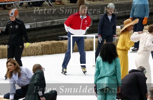 Dokkum 27 april 2026
Koningsdag is dit jaar in Dokkum . Namens de koninklijke familie zijn aanwezig : Koning Willem Alexander Koningin Maxima Prinses Amalia Prinses Alexia Prinses Ariane Prins Constantijn Prinses Laurentien Prins Maurits Prinses Marilene Prins Bernhard Prins Floris Prinses Aimee Prins Pieter Christiaan en Prinses Anita .