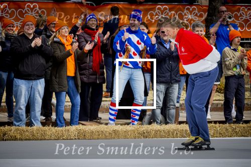 Dokkum 27 april 2026
Koningsdag is dit jaar in Dokkum . Namens de koninklijke familie zijn aanwezig : Koning Willem Alexander Koningin Maxima Prinses Amalia Prinses Alexia Prinses Ariane Prins Constantijn Prinses Laurentien Prins Maurits Prinses Marilene Prins Bernhard Prins Floris Prinses Aimee Prins Pieter Christiaan en Prinses Anita .