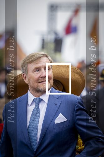 Dokkum 27 april 2026
Koningsdag is dit jaar in Dokkum . Namens de koninklijke familie zijn aanwezig : Koning Willem Alexander Koningin Maxima Prinses Amalia Prinses Alexia Prinses Ariane Prins Constantijn Prinses Laurentien Prins Maurits Prinses Marilene Prins Bernhard Prins Floris Prinses Aimee Prins Pieter Christiaan en Prinses Anita .