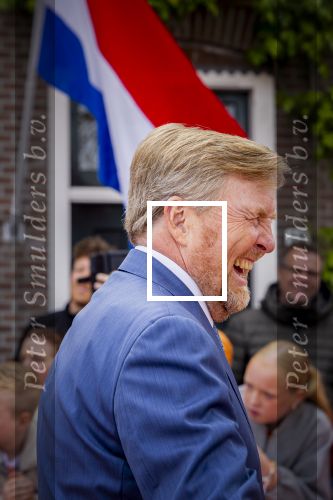 Dokkum 27 april 2026
Koningsdag is dit jaar in Dokkum . Namens de koninklijke familie zijn aanwezig : Koning Willem Alexander Koningin Maxima Prinses Amalia Prinses Alexia Prinses Ariane Prins Constantijn Prinses Laurentien Prins Maurits Prinses Marilene Prins Bernhard Prins Floris Prinses Aimee Prins Pieter Christiaan en Prinses Anita .