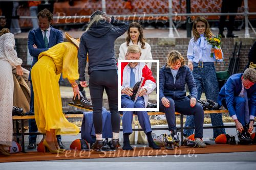 Dokkum 27 april 2026
Koningsdag is dit jaar in Dokkum . Namens de koninklijke familie zijn aanwezig : Koning Willem Alexander Koningin Maxima Prinses Amalia Prinses Alexia Prinses Ariane Prins Constantijn Prinses Laurentien Prins Maurits Prinses Marilene Prins Bernhard Prins Floris Prinses Aimee Prins Pieter Christiaan en Prinses Anita .