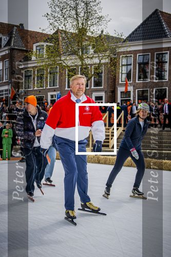 Dokkum 27 april 2026
Koningsdag is dit jaar in Dokkum . Namens de koninklijke familie zijn aanwezig : Koning Willem Alexander Koningin Maxima Prinses Amalia Prinses Alexia Prinses Ariane Prins Constantijn Prinses Laurentien Prins Maurits Prinses Marilene Prins Bernhard Prins Floris Prinses Aimee Prins Pieter Christiaan en Prinses Anita .