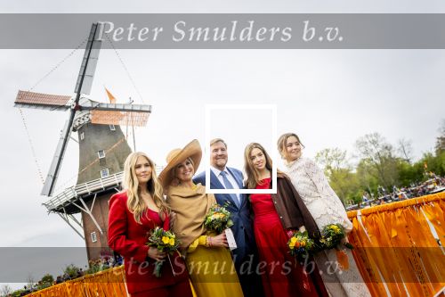 Dokkum 27 april 2026
Koningsdag is dit jaar in Dokkum . Namens de koninklijke familie zijn aanwezig : Koning Willem Alexander Koningin Maxima Prinses Amalia Prinses Alexia Prinses Ariane Prins Constantijn Prinses Laurentien Prins Maurits Prinses Marilene Prins Bernhard Prins Floris Prinses Aimee Prins Pieter Christiaan en Prinses Anita .