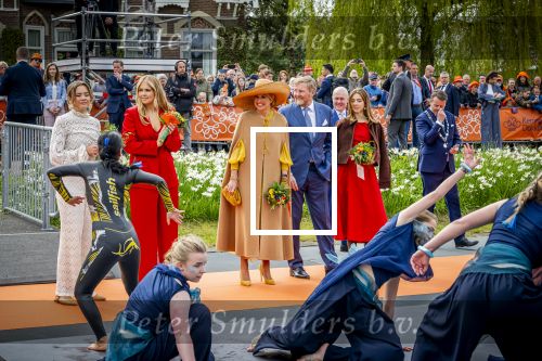 Dokkum 27 april 2026
Koningsdag is dit jaar in Dokkum . Namens de koninklijke familie zijn aanwezig : Koning Willem Alexander Koningin Maxima Prinses Amalia Prinses Alexia Prinses Ariane Prins Constantijn Prinses Laurentien Prins Maurits Prinses Marilene Prins Bernhard Prins Floris Prinses Aimee Prins Pieter Christiaan en Prinses Anita .