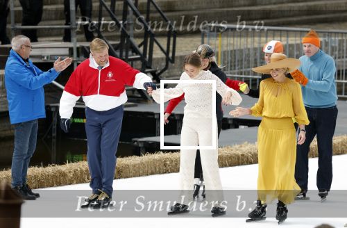Dokkum 27 april 2026
Koningsdag is dit jaar in Dokkum . Namens de koninklijke familie zijn aanwezig : Koning Willem Alexander Koningin Maxima Prinses Amalia Prinses Alexia Prinses Ariane Prins Constantijn Prinses Laurentien Prins Maurits Prinses Marilene Prins Bernhard Prins Floris Prinses Aimee Prins Pieter Christiaan en Prinses Anita .