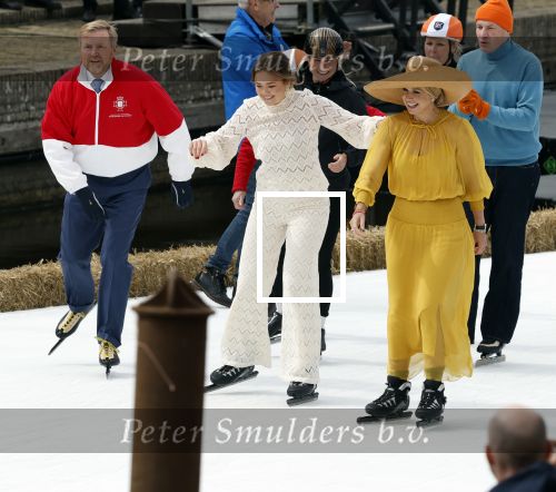 Dokkum 27 april 2026
Koningsdag is dit jaar in Dokkum . Namens de koninklijke familie zijn aanwezig : Koning Willem Alexander Koningin Maxima Prinses Amalia Prinses Alexia Prinses Ariane Prins Constantijn Prinses Laurentien Prins Maurits Prinses Marilene Prins Bernhard Prins Floris Prinses Aimee Prins Pieter Christiaan en Prinses Anita .