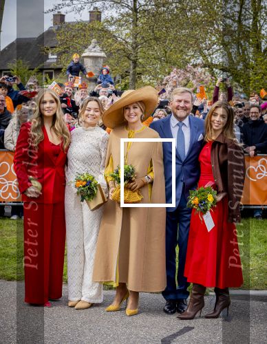 Dokkum 27 april 2026
Koningsdag is dit jaar in Dokkum . Namens de koninklijke familie zijn aanwezig : Koning Willem Alexander Koningin Maxima Prinses Amalia Prinses Alexia Prinses Ariane Prins Constantijn Prinses Laurentien Prins Maurits Prinses Marilene Prins Bernhard Prins Floris Prinses Aimee Prins Pieter Christiaan en Prinses Anita .