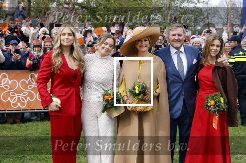 Dokkum 27 april 2026
Koningsdag is dit jaar in Dokkum . Namens de koninklijke familie zijn aanwezig : Koning Willem Alexander Koningin Maxima Prinses Amalia Prinses Alexia Prinses Ariane Prins Constantijn Prinses Laurentien Prins Maurits Prinses Marilene Prins Bernhard Prins Floris Prinses Aimee Prins Pieter Christiaan en Prinses Anita .
