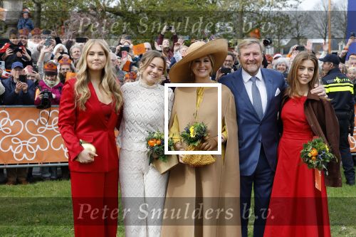 Dokkum 27 april 2026
Koningsdag is dit jaar in Dokkum . Namens de koninklijke familie zijn aanwezig : Koning Willem Alexander Koningin Maxima Prinses Amalia Prinses Alexia Prinses Ariane Prins Constantijn Prinses Laurentien Prins Maurits Prinses Marilene Prins Bernhard Prins Floris Prinses Aimee Prins Pieter Christiaan en Prinses Anita .