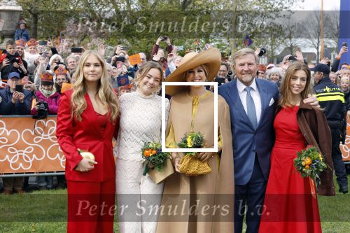 Dokkum 27 april 2026
Koningsdag is dit jaar in Dokkum . Namens de koninklijke familie zijn aanwezig : Koning Willem Alexander Koningin Maxima Prinses Amalia Prinses Alexia Prinses Ariane Prins Constantijn Prinses Laurentien Prins Maurits Prinses Marilene Prins Bernhard Prins Floris Prinses Aimee Prins Pieter Christiaan en Prinses Anita .