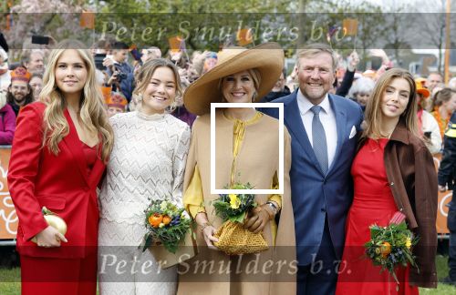 Dokkum 27 april 2026
Koningsdag is dit jaar in Dokkum . Namens de koninklijke familie zijn aanwezig : Koning Willem Alexander Koningin Maxima Prinses Amalia Prinses Alexia Prinses Ariane Prins Constantijn Prinses Laurentien Prins Maurits Prinses Marilene Prins Bernhard Prins Floris Prinses Aimee Prins Pieter Christiaan en Prinses Anita .