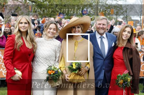 Dokkum 27 april 2026
Koningsdag is dit jaar in Dokkum . Namens de koninklijke familie zijn aanwezig : Koning Willem Alexander Koningin Maxima Prinses Amalia Prinses Alexia Prinses Ariane Prins Constantijn Prinses Laurentien Prins Maurits Prinses Marilene Prins Bernhard Prins Floris Prinses Aimee Prins Pieter Christiaan en Prinses Anita .