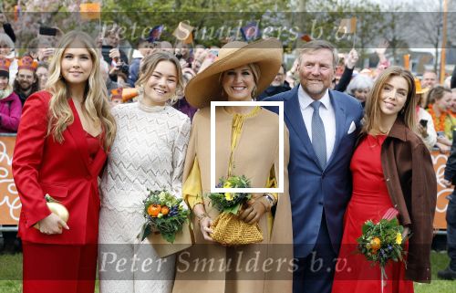 Dokkum 27 april 2026
Koningsdag is dit jaar in Dokkum . Namens de koninklijke familie zijn aanwezig : Koning Willem Alexander Koningin Maxima Prinses Amalia Prinses Alexia Prinses Ariane Prins Constantijn Prinses Laurentien Prins Maurits Prinses Marilene Prins Bernhard Prins Floris Prinses Aimee Prins Pieter Christiaan en Prinses Anita .
