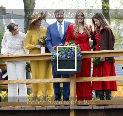 Dokkum 27 april 2026
Koningsdag is dit jaar in Dokkum . Namens de koninklijke familie zijn aanwezig : Koning Willem Alexander Koningin Maxima Prinses Amalia Prinses Alexia Prinses Ariane Prins Constantijn Prinses Laurentien Prins Maurits Prinses Marilene Prins Bernhard Prins Floris Prinses Aimee Prins Pieter Christiaan en Prinses Anita .