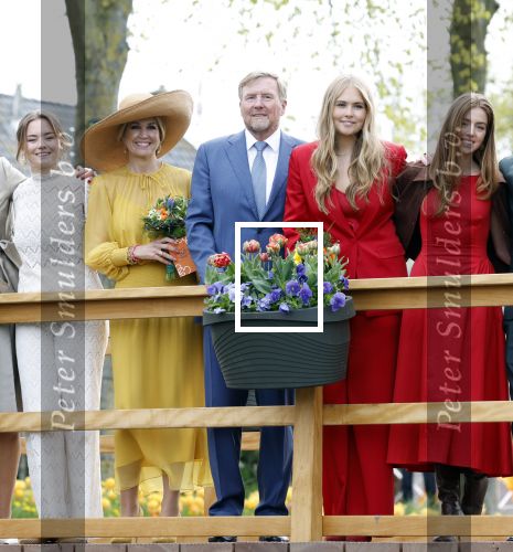 Dokkum 27 april 2026
Koningsdag is dit jaar in Dokkum . Namens de koninklijke familie zijn aanwezig : Koning Willem Alexander Koningin Maxima Prinses Amalia Prinses Alexia Prinses Ariane Prins Constantijn Prinses Laurentien Prins Maurits Prinses Marilene Prins Bernhard Prins Floris Prinses Aimee Prins Pieter Christiaan en Prinses Anita .