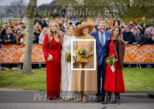 Dokkum 27 april 2026
Koningsdag is dit jaar in Dokkum . Namens de koninklijke familie zijn aanwezig : Koning Willem Alexander Koningin Maxima Prinses Amalia Prinses Alexia Prinses Ariane Prins Constantijn Prinses Laurentien Prins Maurits Prinses Marilene Prins Bernhard Prins Floris Prinses Aimee Prins Pieter Christiaan en Prinses Anita .