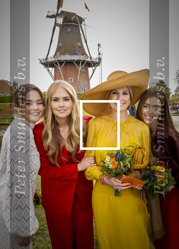 Dokkum 27 april 2026
Koningsdag is dit jaar in Dokkum . Namens de koninklijke familie zijn aanwezig : Koning Willem Alexander Koningin Maxima Prinses Amalia Prinses Alexia Prinses Ariane Prins Constantijn Prinses Laurentien Prins Maurits Prinses Marilene Prins Bernhard Prins Floris Prinses Aimee Prins Pieter Christiaan en Prinses Anita .
