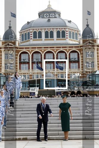 Scheveningen 2 april 2026
Koningin MÃ¡xima opent de gerenoveerde boulevard. De Scheveningse boulevard, al decennialang een van de bekendste en meest bezochte kustpromenades van Nederland, is de afgelopen jaren vernieuwd om beter aan te sluiten bij het groeiende aantal bezoekers en klaar te zijn voor de toekomst. Burgemeester Jan v Zanen begeleidde de Koningin . OOk de commisaris van de koning Wouter Kolff was aanwezig .