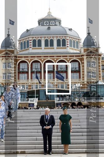 Scheveningen 2 april 2026
Koningin MÃ¡xima opent de gerenoveerde boulevard. De Scheveningse boulevard, al decennialang een van de bekendste en meest bezochte kustpromenades van Nederland, is de afgelopen jaren vernieuwd om beter aan te sluiten bij het groeiende aantal bezoekers en klaar te zijn voor de toekomst. Burgemeester Jan v Zanen begeleidde de Koningin . OOk de commisaris van de koning Wouter Kolff was aanwezig .