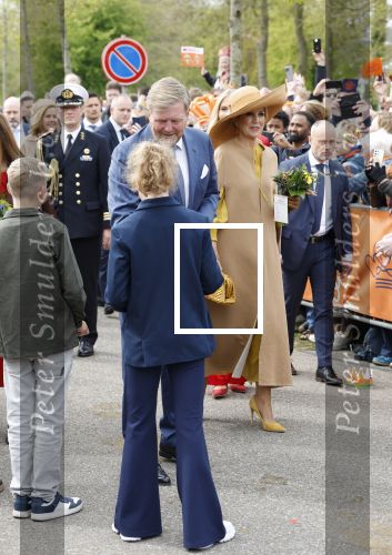 Dokkum 27 april 2026
Koningsdag is dit jaar in Dokkum . Namens de koninklijke familie zijn aanwezig : Koning Willem Alexander Koningin Maxima Prinses Amalia Prinses Alexia Prinses Ariane Prins Constantijn Prinses Laurentien Prins Maurits Prinses Marilene Prins Bernhard Prins Floris Prinses Aimee Prins Pieter Christiaan en Prinses Anita .
