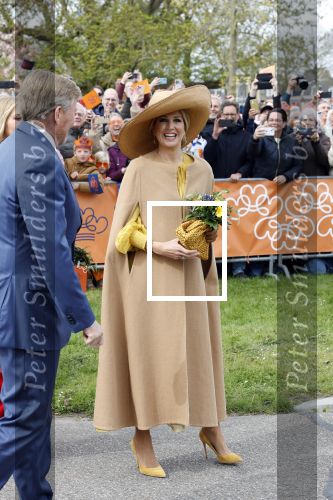 Dokkum 27 april 2026
Koningsdag is dit jaar in Dokkum . Namens de koninklijke familie zijn aanwezig : Koning Willem Alexander Koningin Maxima Prinses Amalia Prinses Alexia Prinses Ariane Prins Constantijn Prinses Laurentien Prins Maurits Prinses Marilene Prins Bernhard Prins Floris Prinses Aimee Prins Pieter Christiaan en Prinses Anita .
