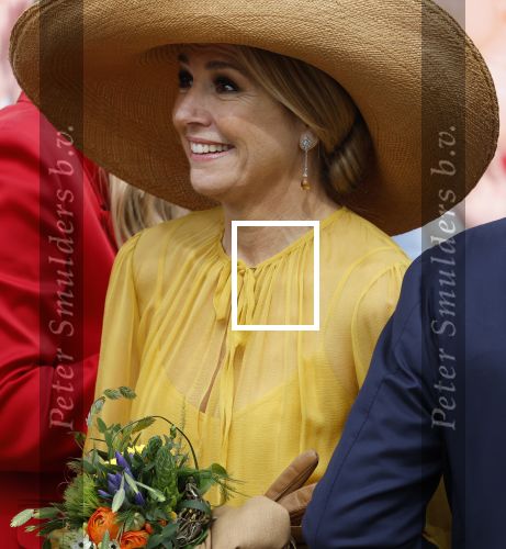 Dokkum 27 april 2026
Koningsdag is dit jaar in Dokkum . Namens de koninklijke familie zijn aanwezig : Koning Willem Alexander Koningin Maxima Prinses Amalia Prinses Alexia Prinses Ariane Prins Constantijn Prinses Laurentien Prins Maurits Prinses Marilene Prins Bernhard Prins Floris Prinses Aimee Prins Pieter Christiaan en Prinses Anita .