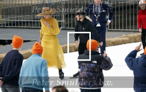 Dokkum 27 april 2026
Koningsdag is dit jaar in Dokkum . Namens de koninklijke familie zijn aanwezig : Koning Willem Alexander Koningin Maxima Prinses Amalia Prinses Alexia Prinses Ariane Prins Constantijn Prinses Laurentien Prins Maurits Prinses Marilene Prins Bernhard Prins Floris Prinses Aimee Prins Pieter Christiaan en Prinses Anita .