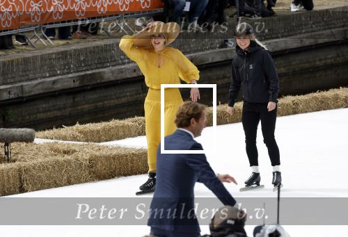 Dokkum 27 april 2026
Koningsdag is dit jaar in Dokkum . Namens de koninklijke familie zijn aanwezig : Koning Willem Alexander Koningin Maxima Prinses Amalia Prinses Alexia Prinses Ariane Prins Constantijn Prinses Laurentien Prins Maurits Prinses Marilene Prins Bernhard Prins Floris Prinses Aimee Prins Pieter Christiaan en Prinses Anita .