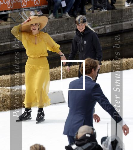 Dokkum 27 april 2026
Koningsdag is dit jaar in Dokkum . Namens de koninklijke familie zijn aanwezig : Koning Willem Alexander Koningin Maxima Prinses Amalia Prinses Alexia Prinses Ariane Prins Constantijn Prinses Laurentien Prins Maurits Prinses Marilene Prins Bernhard Prins Floris Prinses Aimee Prins Pieter Christiaan en Prinses Anita .