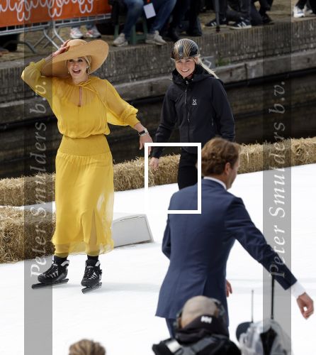 Dokkum 27 april 2026
Koningsdag is dit jaar in Dokkum . Namens de koninklijke familie zijn aanwezig : Koning Willem Alexander Koningin Maxima Prinses Amalia Prinses Alexia Prinses Ariane Prins Constantijn Prinses Laurentien Prins Maurits Prinses Marilene Prins Bernhard Prins Floris Prinses Aimee Prins Pieter Christiaan en Prinses Anita .