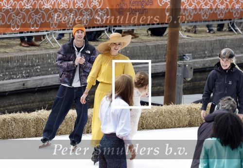 Dokkum 27 april 2026
Koningsdag is dit jaar in Dokkum . Namens de koninklijke familie zijn aanwezig : Koning Willem Alexander Koningin Maxima Prinses Amalia Prinses Alexia Prinses Ariane Prins Constantijn Prinses Laurentien Prins Maurits Prinses Marilene Prins Bernhard Prins Floris Prinses Aimee Prins Pieter Christiaan en Prinses Anita .