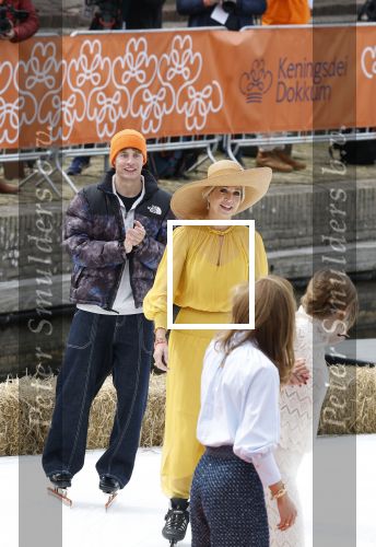 Dokkum 27 april 2026
Koningsdag is dit jaar in Dokkum . Namens de koninklijke familie zijn aanwezig : Koning Willem Alexander Koningin Maxima Prinses Amalia Prinses Alexia Prinses Ariane Prins Constantijn Prinses Laurentien Prins Maurits Prinses Marilene Prins Bernhard Prins Floris Prinses Aimee Prins Pieter Christiaan en Prinses Anita .