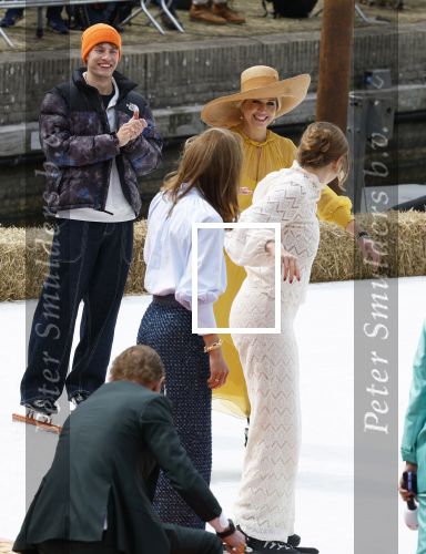 Dokkum 27 april 2026
Koningsdag is dit jaar in Dokkum . Namens de koninklijke familie zijn aanwezig : Koning Willem Alexander Koningin Maxima Prinses Amalia Prinses Alexia Prinses Ariane Prins Constantijn Prinses Laurentien Prins Maurits Prinses Marilene Prins Bernhard Prins Floris Prinses Aimee Prins Pieter Christiaan en Prinses Anita .