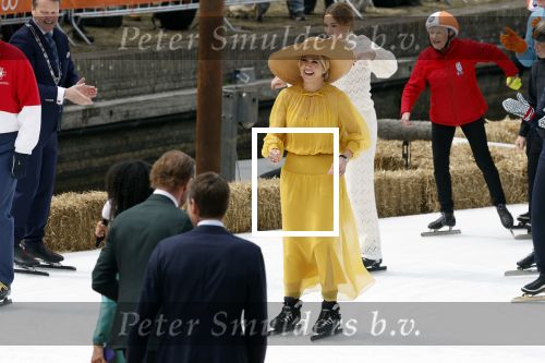 Dokkum 27 april 2026
Koningsdag is dit jaar in Dokkum . Namens de koninklijke familie zijn aanwezig : Koning Willem Alexander Koningin Maxima Prinses Amalia Prinses Alexia Prinses Ariane Prins Constantijn Prinses Laurentien Prins Maurits Prinses Marilene Prins Bernhard Prins Floris Prinses Aimee Prins Pieter Christiaan en Prinses Anita .