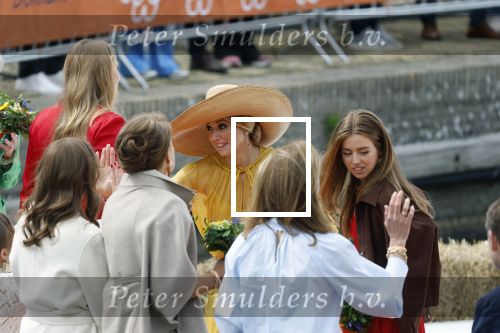 Dokkum 27 april 2026
Koningsdag is dit jaar in Dokkum . Namens de koninklijke familie zijn aanwezig : Koning Willem Alexander Koningin Maxima Prinses Amalia Prinses Alexia Prinses Ariane Prins Constantijn Prinses Laurentien Prins Maurits Prinses Marilene Prins Bernhard Prins Floris Prinses Aimee Prins Pieter Christiaan en Prinses Anita .