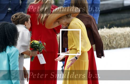 Dokkum 27 april 2026
Koningsdag is dit jaar in Dokkum . Namens de koninklijke familie zijn aanwezig : Koning Willem Alexander Koningin Maxima Prinses Amalia Prinses Alexia Prinses Ariane Prins Constantijn Prinses Laurentien Prins Maurits Prinses Marilene Prins Bernhard Prins Floris Prinses Aimee Prins Pieter Christiaan en Prinses Anita .
