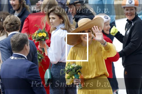 Dokkum 27 april 2026
Koningsdag is dit jaar in Dokkum . Namens de koninklijke familie zijn aanwezig : Koning Willem Alexander Koningin Maxima Prinses Amalia Prinses Alexia Prinses Ariane Prins Constantijn Prinses Laurentien Prins Maurits Prinses Marilene Prins Bernhard Prins Floris Prinses Aimee Prins Pieter Christiaan en Prinses Anita .