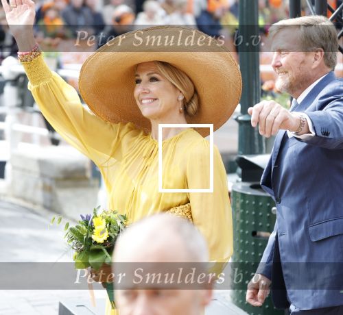 Dokkum 27 april 2026
Koningsdag is dit jaar in Dokkum . Namens de koninklijke familie zijn aanwezig : Koning Willem Alexander Koningin Maxima Prinses Amalia Prinses Alexia Prinses Ariane Prins Constantijn Prinses Laurentien Prins Maurits Prinses Marilene Prins Bernhard Prins Floris Prinses Aimee Prins Pieter Christiaan en Prinses Anita .