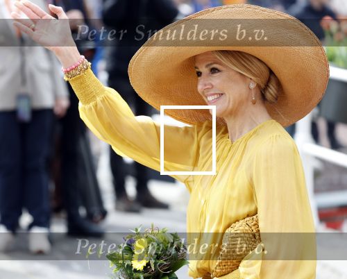 Dokkum 27 april 2026
Koningsdag is dit jaar in Dokkum . Namens de koninklijke familie zijn aanwezig : Koning Willem Alexander Koningin Maxima Prinses Amalia Prinses Alexia Prinses Ariane Prins Constantijn Prinses Laurentien Prins Maurits Prinses Marilene Prins Bernhard Prins Floris Prinses Aimee Prins Pieter Christiaan en Prinses Anita .