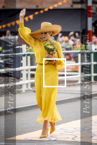 Dokkum 27 april 2026
Koningsdag is dit jaar in Dokkum . Namens de koninklijke familie zijn aanwezig : Koning Willem Alexander Koningin Maxima Prinses Amalia Prinses Alexia Prinses Ariane Prins Constantijn Prinses Laurentien Prins Maurits Prinses Marilene Prins Bernhard Prins Floris Prinses Aimee Prins Pieter Christiaan en Prinses Anita .