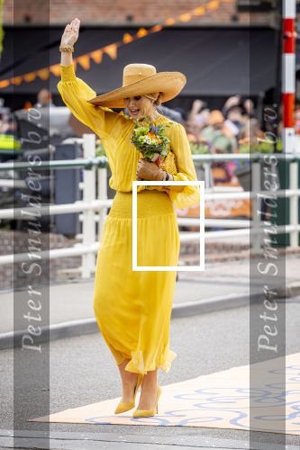 Dokkum 27 april 2026
Koningsdag is dit jaar in Dokkum . Namens de koninklijke familie zijn aanwezig : Koning Willem Alexander Koningin Maxima Prinses Amalia Prinses Alexia Prinses Ariane Prins Constantijn Prinses Laurentien Prins Maurits Prinses Marilene Prins Bernhard Prins Floris Prinses Aimee Prins Pieter Christiaan en Prinses Anita .
