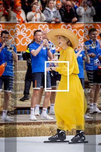 Dokkum 27 april 2026
Koningsdag is dit jaar in Dokkum . Namens de koninklijke familie zijn aanwezig : Koning Willem Alexander Koningin Maxima Prinses Amalia Prinses Alexia Prinses Ariane Prins Constantijn Prinses Laurentien Prins Maurits Prinses Marilene Prins Bernhard Prins Floris Prinses Aimee Prins Pieter Christiaan en Prinses Anita .