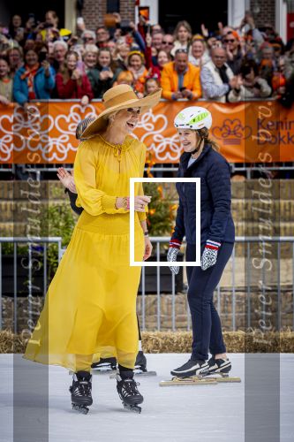 Dokkum 27 april 2026
Koningsdag is dit jaar in Dokkum . Namens de koninklijke familie zijn aanwezig : Koning Willem Alexander Koningin Maxima Prinses Amalia Prinses Alexia Prinses Ariane Prins Constantijn Prinses Laurentien Prins Maurits Prinses Marilene Prins Bernhard Prins Floris Prinses Aimee Prins Pieter Christiaan en Prinses Anita .