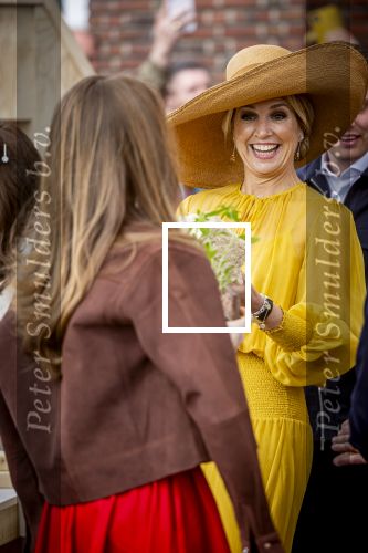 Dokkum 27 april 2026
Koningsdag is dit jaar in Dokkum . Namens de koninklijke familie zijn aanwezig : Koning Willem Alexander Koningin Maxima Prinses Amalia Prinses Alexia Prinses Ariane Prins Constantijn Prinses Laurentien Prins Maurits Prinses Marilene Prins Bernhard Prins Floris Prinses Aimee Prins Pieter Christiaan en Prinses Anita .
