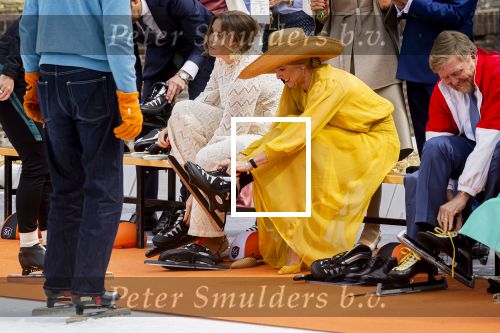 Dokkum 27 april 2026
Koningsdag is dit jaar in Dokkum . Namens de koninklijke familie zijn aanwezig : Koning Willem Alexander Koningin Maxima Prinses Amalia Prinses Alexia Prinses Ariane Prins Constantijn Prinses Laurentien Prins Maurits Prinses Marilene Prins Bernhard Prins Floris Prinses Aimee Prins Pieter Christiaan en Prinses Anita .