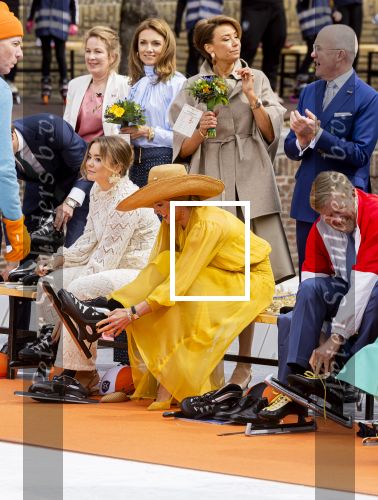 Dokkum 27 april 2026
Koningsdag is dit jaar in Dokkum . Namens de koninklijke familie zijn aanwezig : Koning Willem Alexander Koningin Maxima Prinses Amalia Prinses Alexia Prinses Ariane Prins Constantijn Prinses Laurentien Prins Maurits Prinses Marilene Prins Bernhard Prins Floris Prinses Aimee Prins Pieter Christiaan en Prinses Anita .