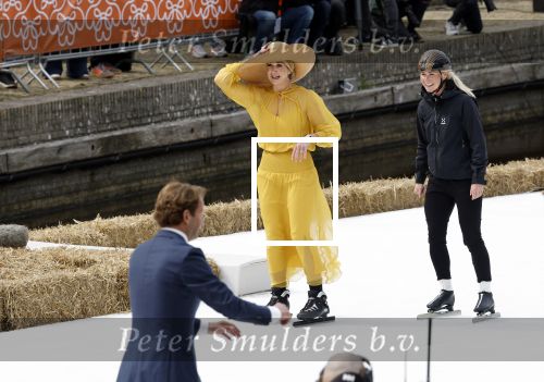 Dokkum 27 april 2026
Koningsdag is dit jaar in Dokkum . Namens de koninklijke familie zijn aanwezig : Koning Willem Alexander Koningin Maxima Prinses Amalia Prinses Alexia Prinses Ariane Prins Constantijn Prinses Laurentien Prins Maurits Prinses Marilene Prins Bernhard Prins Floris Prinses Aimee Prins Pieter Christiaan en Prinses Anita .
