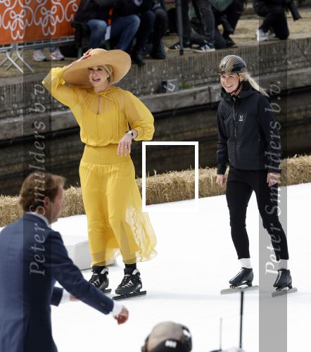 Dokkum 27 april 2026
Koningsdag is dit jaar in Dokkum . Namens de koninklijke familie zijn aanwezig : Koning Willem Alexander Koningin Maxima Prinses Amalia Prinses Alexia Prinses Ariane Prins Constantijn Prinses Laurentien Prins Maurits Prinses Marilene Prins Bernhard Prins Floris Prinses Aimee Prins Pieter Christiaan en Prinses Anita .