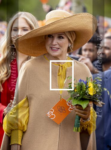Dokkum 27 april 2026
Koningsdag is dit jaar in Dokkum . Namens de koninklijke familie zijn aanwezig : Koning Willem Alexander Koningin Maxima Prinses Amalia Prinses Alexia Prinses Ariane Prins Constantijn Prinses Laurentien Prins Maurits Prinses Marilene Prins Bernhard Prins Floris Prinses Aimee Prins Pieter Christiaan en Prinses Anita .